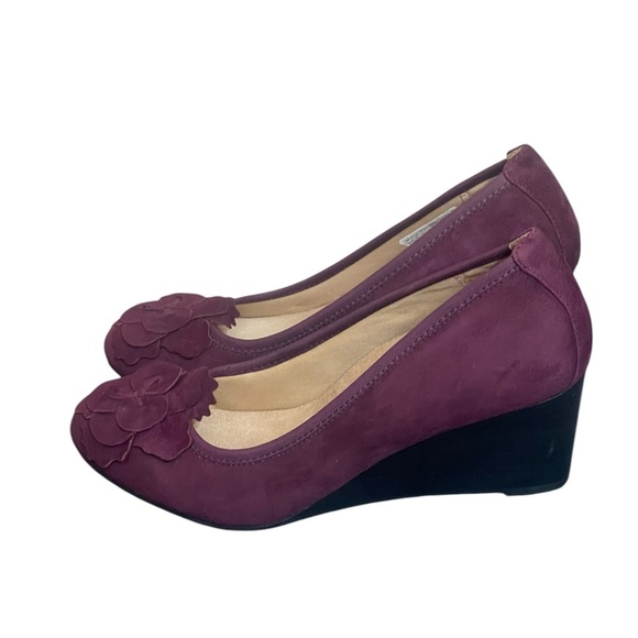 VIONIC PURPLE SUEDE WEDGES
Heels TOE FLOWERS EUC
Formal Wedding size 9.5 - Picture 4 of 14